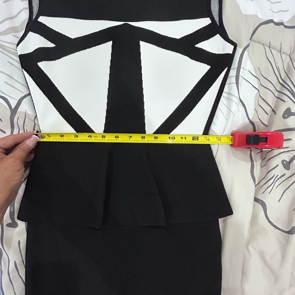 📚DROP⬇️ BCBGMAXAZRIA • Black & White Peplum Dress • sz S • - Picture 8 of 9